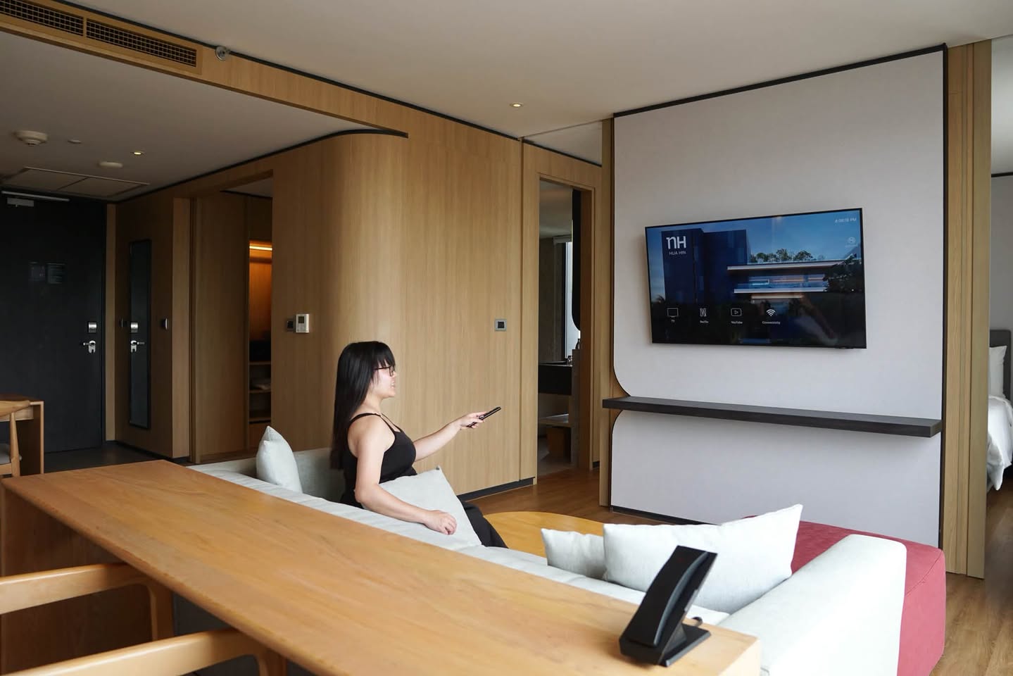 บรรยากาศห้องนั่งเล่นในห้องพัก One Bedroom Suite ของ NH Hua Hin